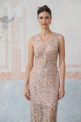 A fitted midi dress with a floral design featuring embellished Marguerite flowers as the main motif