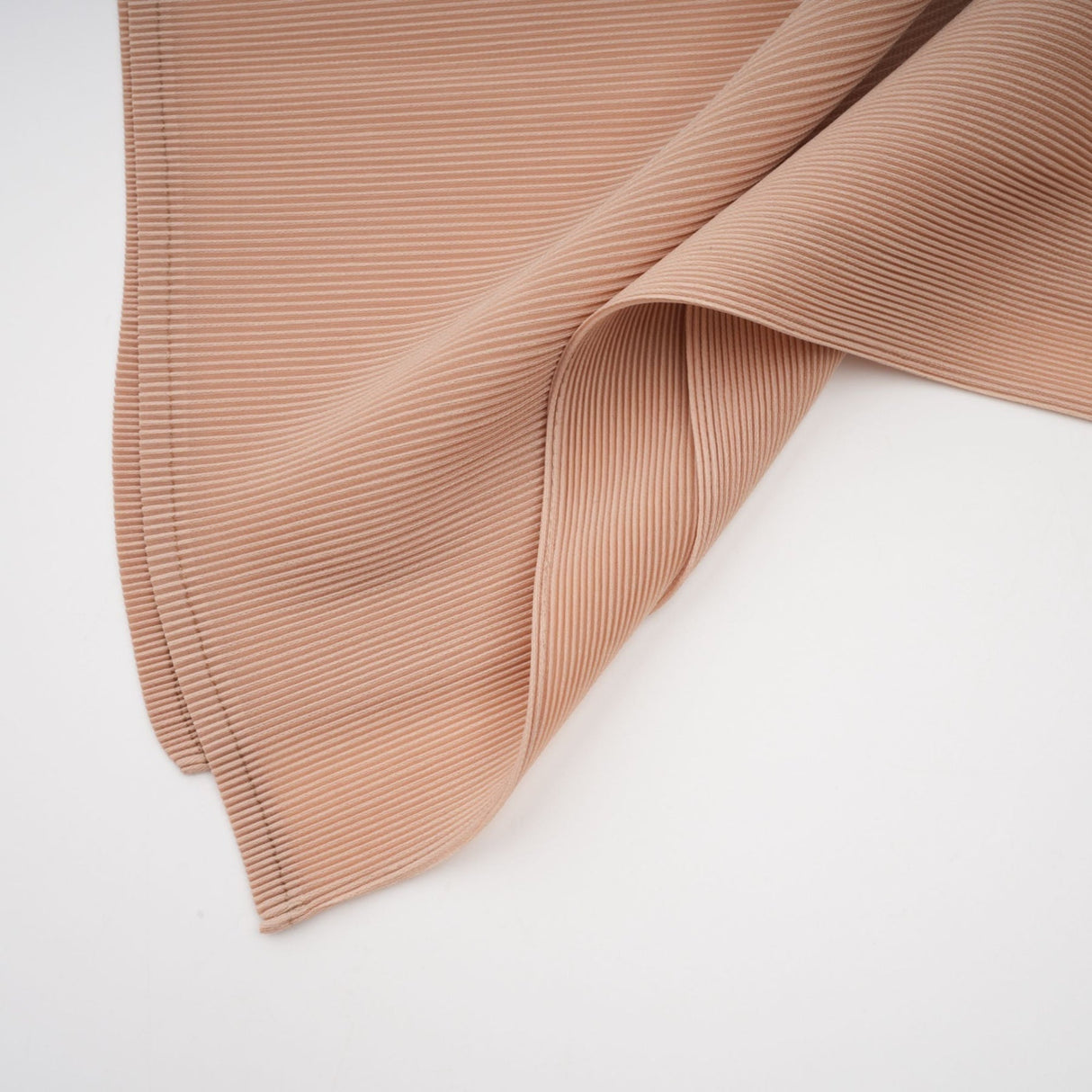 Adèle capedesign pleated top  skirt matching set