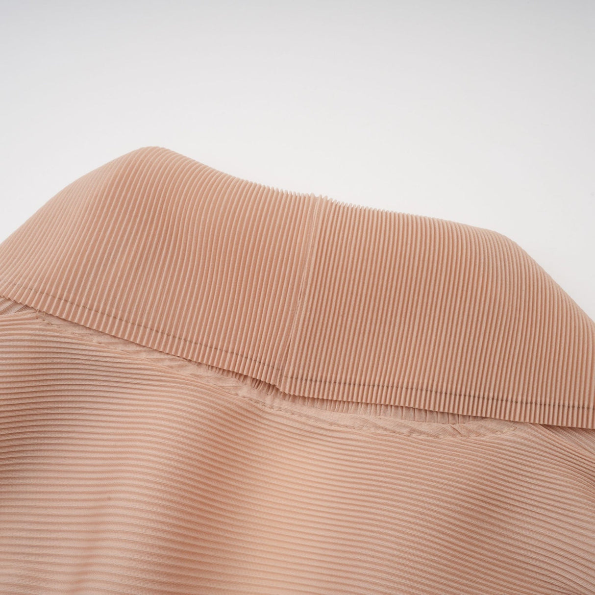 Adèle capedesign pleated top  skirt matching set