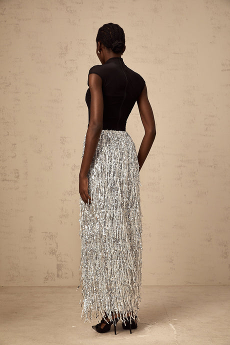 Woman wearing a twotone matching set consisting of a corsetstyle top and skirt in the Virginie style